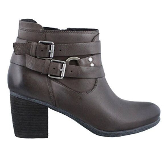 Joseph Siebel 2.5" heel black leather booties. Size 39/ 8 in Black - Picture 1 of 5